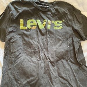 Men Med Levi Tshirt